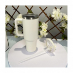 2 tk mugavamat termoskorki Stanley veepudelitele, k&otilde;rrega termosed