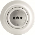 With screwless terminals. DP (2 P + E)   For a multiple combination (vertical or horizontal) we recommend the device box (item no.: 1055-04) in conjunction with the spacer (item no. 1159-34) from KAISER. This combination enables precise assembly. 2CK ...