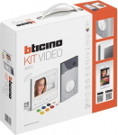 One-family handsfree kit with: connected Classe 300X13E BT-363911 | 8012199663203