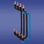 Łącznik rzędowy RV stosowany jest do szybkiego i wygodnego montażu aparatury umieszczonej na dw&oacute;ch rzędach szyn TH. Stabilna konstrukcja, wyprofilowane przewody łącznika umożliwiają szybki, estetyczny montaż i demontaż wykonywanego połączenia. 45.650 ...