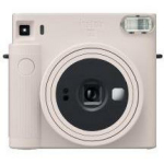 Fujifilm kohene kaamera SQUARESQ1CHALKWHITE, v&auml;rv: s&ouml;e, objektiiv: 2 komponenti, 2 elementi, f = 65.75 mm, 1:12.6