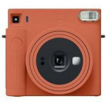 Fujifilm kohene kaamera SQUARESQ1TERRACOTTAORA, v&auml;rv: oranž, aku: AA x2, objektiiv: 2 komponenti, 2 elementi, f = 65.75 mm, 1:12.6