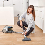 Black Decker juhtmeta tolmuimeja BXVML700E ES9480000B, 700W, 2L, 3 ratast, pestav filter, ergonoomiline k&auml;epide