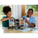 Lego LEGO CREATOR EXPERT 10255 Assembly Square, 4002 elementi, 7 minifiguuri, 16+ aastat
