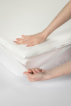 V.i.p. Very Important Pillow Memory Foam kattemadrats &uuml;hekohalisele voodile 80 x 190 cm valge k&otilde;rgus 4 cm elastsete nurgaalustega ja kolmelt k&uuml;ljelt lukuga