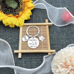 Lumengqi paari maja ripatsiga v&otilde;tmehoidja, &otilde;nne uues kodus, uus kodu, seiklus, v&otilde;tmer&otilde;ngas, soolaleivakink, uus majaomanik, kodu v&otilde;tmehoidja, personaliseeritud