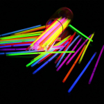 Glow Sticks &Uuml;hekordsed valguspulgad helendavad pimeduses Pulgad Peotarbed &ouml;&ouml;turu lastele m&auml;nguasi 50 tk