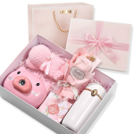 Kinkekarp erinevate kingituste ja kaasas oleva kingikotiga Livman F13