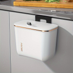 Seinale kinnitatav pr&uuml;gikast, suur maht, k&ouml;&ouml;gitarvik. , Baltas