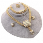 Kaelakee Dubai 06 koos k&otilde;rvar&otilde;ngaste, k&auml;ev&otilde;ru ja s&otilde;rmusega, kuldne