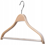 Lamineeritud puidust riidepuu riietele ja p&uuml;kstele