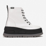 Poolsaapad naistele, Vices