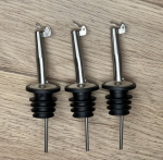 Valaja pudelitele, &otilde;li&auml;&auml;dika dosaator, pudelivalaja kvaliteetsest roostevabast terasest kaanega, korgist pudelivalaja, piiritus kaitsekorgiga, t&auml;pne doseerimine x 3