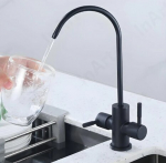 Topelt joogiveesegisti, must