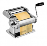 Mehaaniline k&auml;sitsi pasta valmistamise masin &otilde;nnelikud inimesed andy