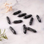 10tk Tervendavad Kristallid Kivid Komplekt 7 T&scaron;akra Loomulik Kvarts Amet&uuml;st Avantiurii Kassisilma Karneool Reiki Gemstone Punktid Energia Tasakaalustamine Meditatsiooniteraapia, Balta dėmėta juodoji pu&scaron;is