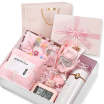 Kinkekarp erinevate kingituste ja kaasas oleva kingikotiga Livman F12