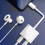 2-&Uuml;hes USB-C 3.5mm K&otilde;rvaklappide Helikaabli Adapter.