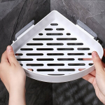 1tk Nurgadu&scaron;iriiul, Plastikust Vannitoa ja K&ouml;&ouml;gi Riiul Koos Drenaažiaukudega.