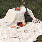 Paksendatud Niiskuskindel Piknikumatt - Kerge, Kudumispol&uuml;estriga Seljatugi, T&auml;iuslik Matkamiseks.