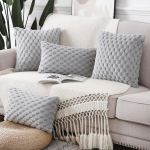 Pehmed pl&uuml;&uuml;&scaron;ist dekoratiivpadjap&uuml;&uuml;rid 2 tk 40x40 cm hallid &mdash; padjap&uuml;&uuml;rid, karvased padjakatted, elutoa padjap&uuml;&uuml;rid, vooditekstiilid, dekoratiivpadjap&uuml;&uuml;rid, sisustusaksessuaarid, diivani padjap&uuml;&uuml;rid