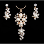 Kaelakee p&auml;rlkorall koos k&otilde;rvar&otilde;ngastega, kuldne