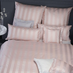 Curt Bauer Como Damask voodipesukomplekt 1 tekikott 155 x 220 cm + 1 padjap&uuml;&uuml;r 80 x 80 cm kirss