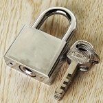 4-v&otilde;tmega roostevastane veekindel tabalukk: ideaalne &uuml;hiselamu- ja laoustele!