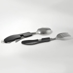 4-osaline kampingun&otilde;ude komplekt rihveldatud alumiiniumist k&auml;epidemega (nuga, kahvel, lusikas, roostevabast terasest pudeliavaja), kokkupandavad s&ouml;&ouml;giriistad, v&auml;rvus: metallikmust, br&auml;nd Ganzoo