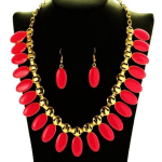 Kaelakee Kroonlehed koos k&otilde;rvar&otilde;ngastega