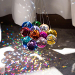 H&d 30mm v&auml;rvilised kristallkuuli tilkprismad l&uuml;hter Diy ornamentide osad pulmadekoratsioonid, 12 tk