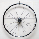 Tagumine 29" jalgratta ratas ketaspiduritele. Topeltvelg Mach1 Karma 32H. Alumiiniumist puks Shimano FH-TX506 8/9/10 k&auml;igukassetile. Ratas on m&otilde;eldud 6-kruvilise standardse ketaspiduri rootori jaoks, mis on paigaldatud ekstsentrilisesse raami.