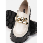 Beežid pandlaga mokassiinid