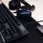 Logitech G513 mehaaniline m&auml;nguriklaviatuur, Gx-brown Tactile l&uuml;litid, Rgb valgustus, Usb l&auml;bip&auml;&auml;su silmusega randmetugi m&auml;luvahuga, alumiiniumkorpus, Uk Qwerty paigutus, must
