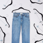 Amazon Basics mustad sametised seelikukonksud klambritega, 24 tk