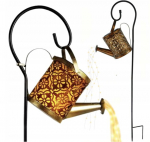 Maasse torgatav lamp kastmiskannu kujul