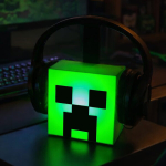 Minecraft Creeper Led &ouml;&ouml;lamp + k&otilde;rvaklappide alus 2in1