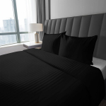Satiinist voodipesukomplekt 180x200 siledate triipudega, must, premium-klassi