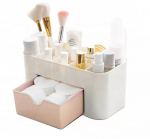 Kosmeetika- ja pintslite organiseerija riiulitega