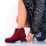 Punased naiste poolsaapad