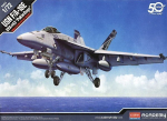 Liimitav mudel Akadeemia 12547 USN F / A-18E VFA-143 "PUKIN DOGS" 1/72