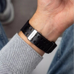 Meeste k&auml;ekell Casio G-shock Ga-100ggb-1a9er must kuldse sihverplaadiga