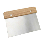 Toiduvalmistamisn&otilde;ud, k&uuml;psetuspaber, vormid, roostevabast terasest nuudlil&otilde;ikur &ndash; puidust k&auml;epidemega taignakaabits, jahu ja vorsti l&otilde;ikamise t&ouml;&ouml;riist k&uuml;psetamiseks,