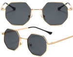 Moodsad ruudukujulised p&auml;ikeseprillid