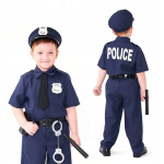 Politseiniku kost&uuml;&uuml;m poisile kost&uuml;&uuml;m lastele karnevali s