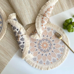 Sits &uuml;mmargused pesemiskindlad laudlinad, 6 tk komplekt, puuvillased pesemiskindlad boho stiilis kootud alused kaussidele, tutiga &uuml;mmargusele aialauale, v&auml;litingimustes pulmafotodele, j&otilde;uludeks (v&auml;rvus: W 33cm), Small