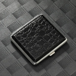 Musta krokodillmustriga sigareti&uuml;mbris , sigaretikott - 20 sigareti hoidja
