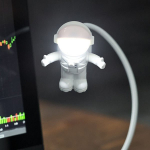 Astronaut USB-valgusti (pappkarp)