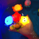 Noorte Veekindel Vannim&auml;ngukomplekt - Valgustusega Kalap&uuml;&uuml;gi- ja Ujumism&auml;nguasjad PVC-st , 4 vnt Light Up Animals B