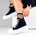 Naiste mustad soojad ketsid